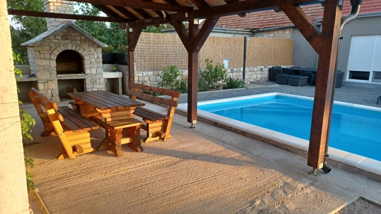 Villa Olive Tree House With Jacuzzi, Wifi And 40M2 Pool Siritovci Exterior foto