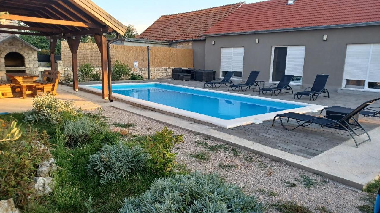 Villa Olive Tree House With Jacuzzi, Wifi And 40M2 Pool Siritovci Exterior foto
