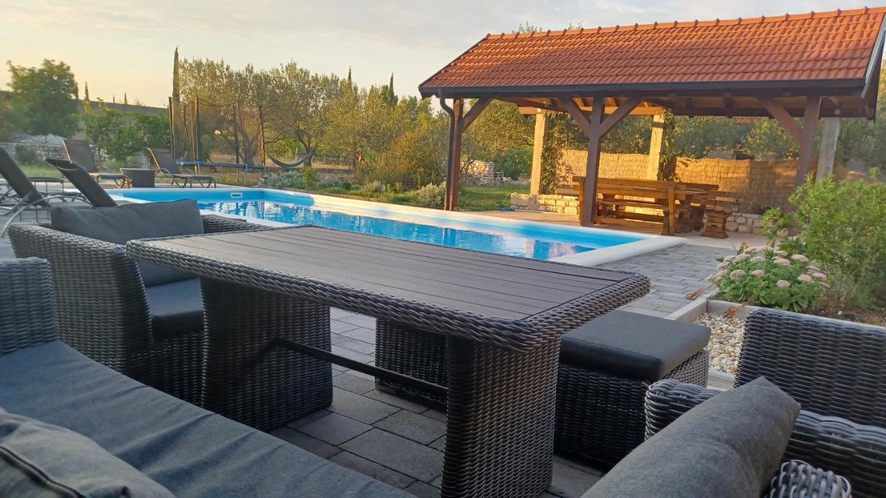 Villa Olive Tree House With Jacuzzi, Wifi And 40M2 Pool Siritovci Exterior foto