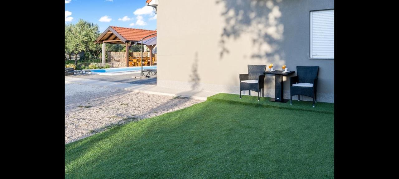 Villa Olive Tree House With Jacuzzi, Wifi And 40M2 Pool Siritovci Exterior foto