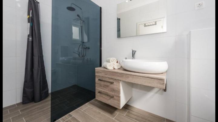 Villa Olive Tree House With Jacuzzi, Wifi And 40M2 Pool Siritovci Exterior foto