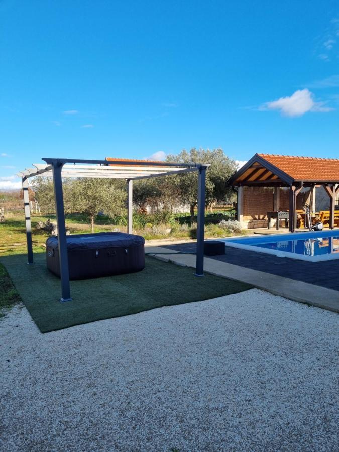 Villa Olive Tree House With Jacuzzi, Wifi And 40M2 Pool Siritovci Exterior foto